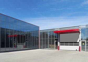 Промышленные ворота с панорамным остеклением Doorhan ISD02 (2400х5800)